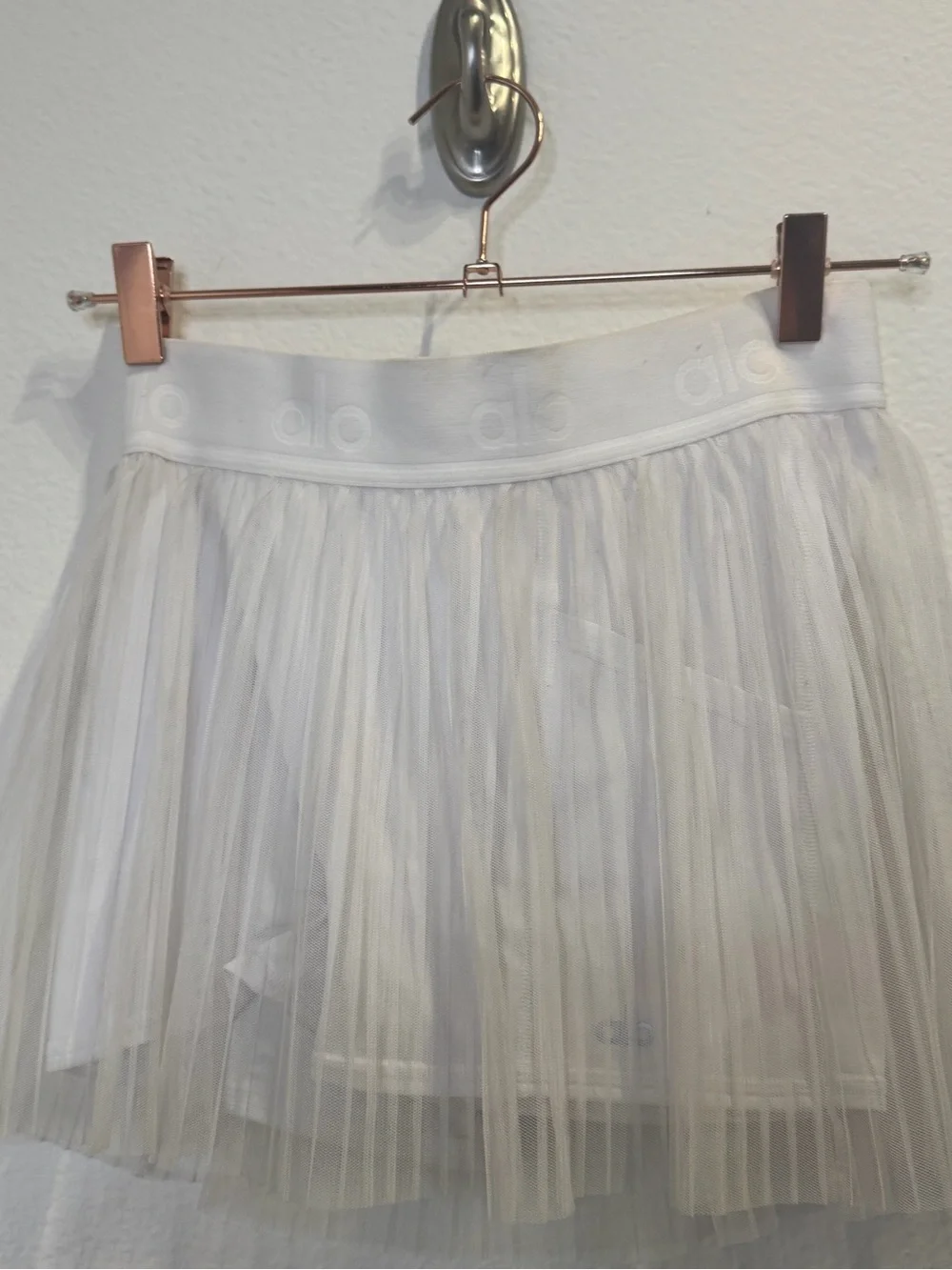 ALO Yoga lightweight pleated
